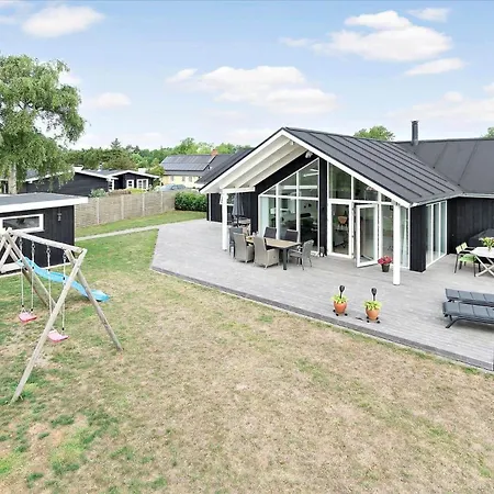 30520-odder-dyngby-havvej-2 Feriehus *